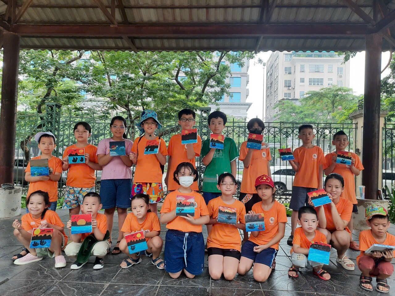 Học sinh trại hè